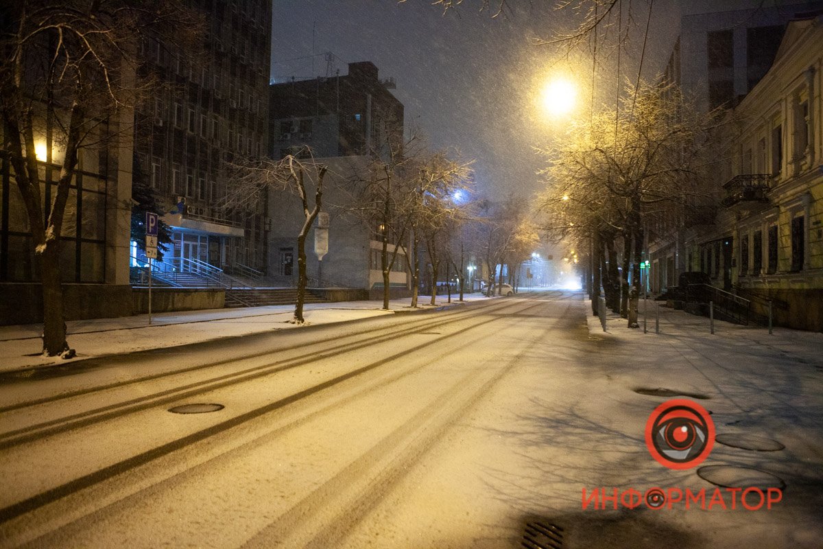 Ночью улицы Днепра покрылись сахарной пудрой Ночью улицы Днепра покрылись сахарной пудрой