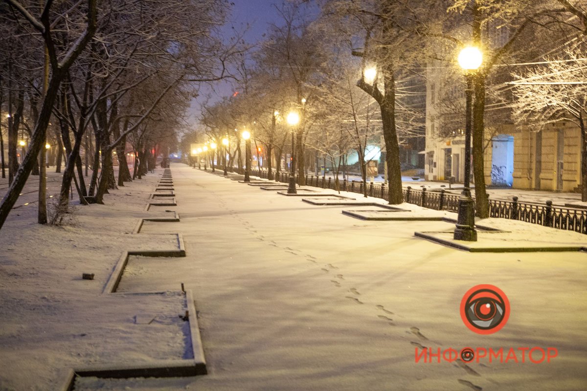 Для романтики достаточно фонарей, ночи и аллеи Для романтики достаточно фонарей, ночи и аллеи