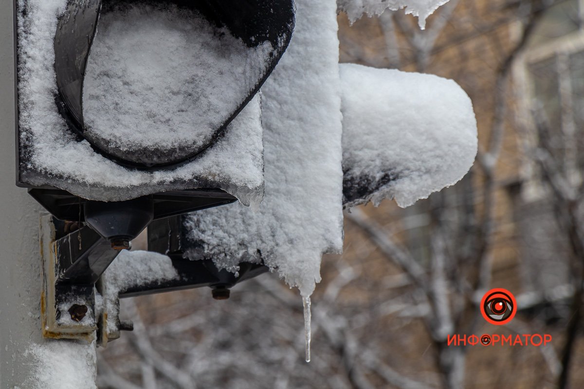 Снег уже тает