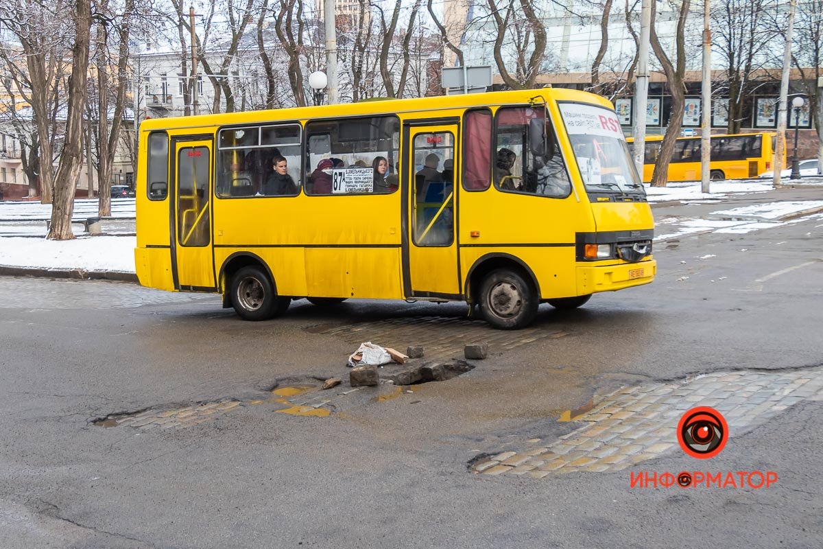 На стыке брусчатке и асфальта