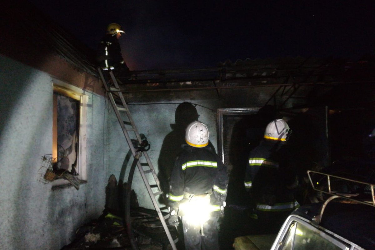 Горел одноэтажный жилой дом Горел одноэтажный жилой дом