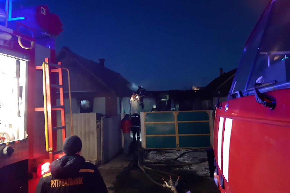 Мужчину спасти не удалось, его тело нашли в доме Мужчину спасти не удалось, его тело нашли в доме