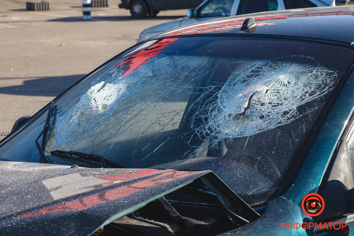 В салоне сидела шестнадцатилетняя девушка В салоне сидела шестнадцатилетняя девушка