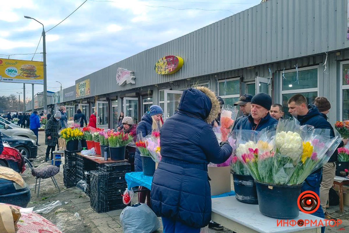 Цветы уже не вмещаются в магазинчиках Цветы уже не вмещаются в магазинчиках