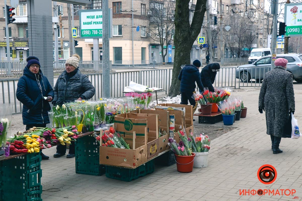 Все меньше и меньше цветов Все меньше и меньше цветов
