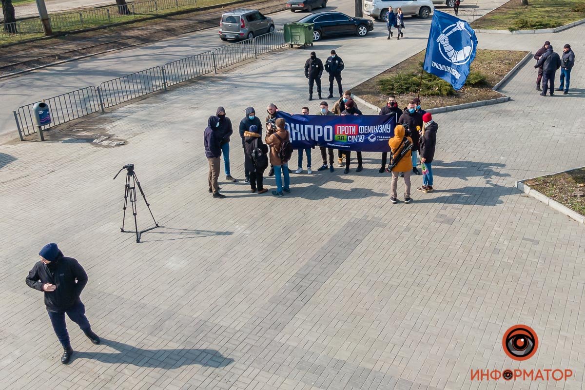 Нашлись и противники такой точки зрения Нашлись и противники такой точки зрения