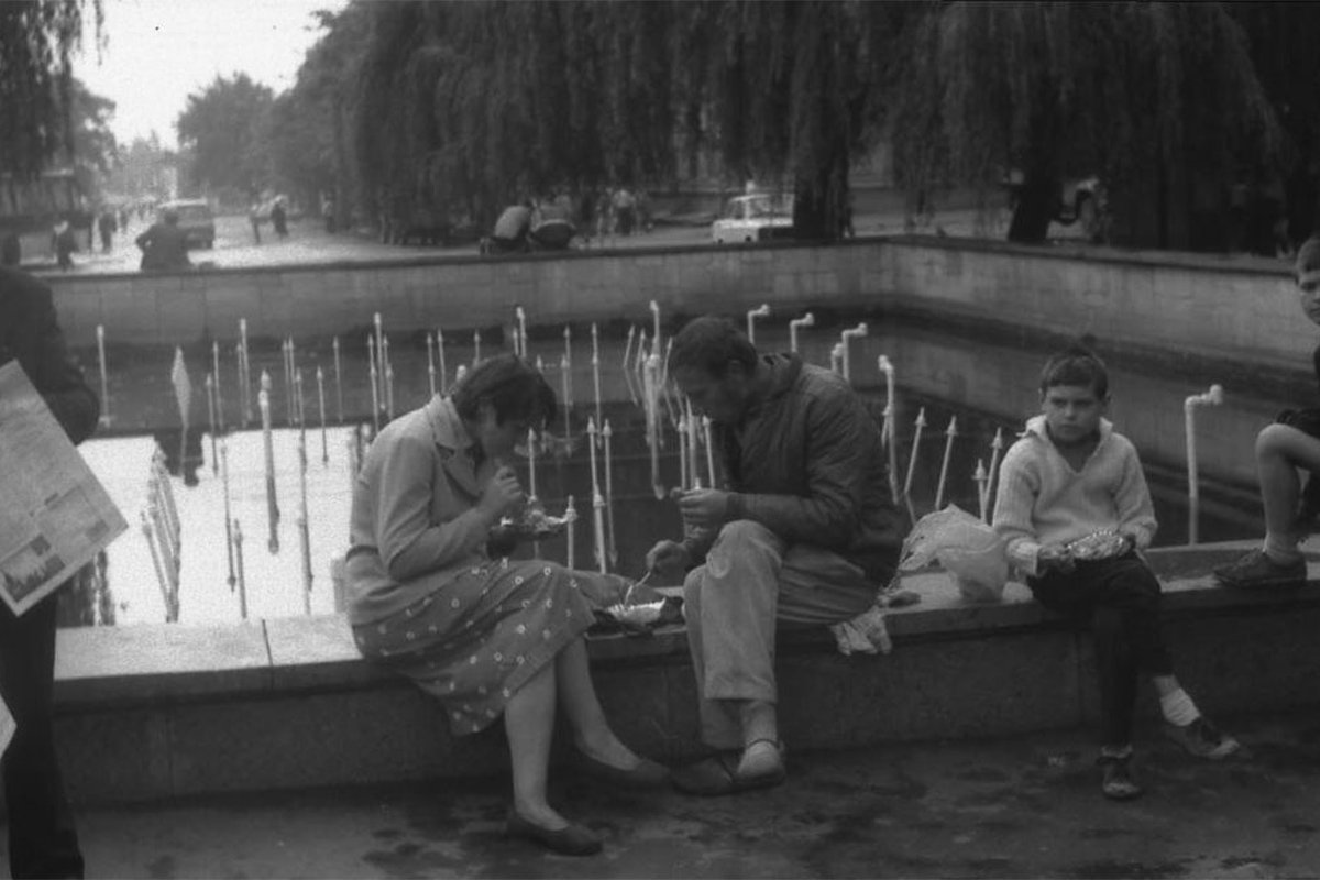 Фонтан возле ЦУМа