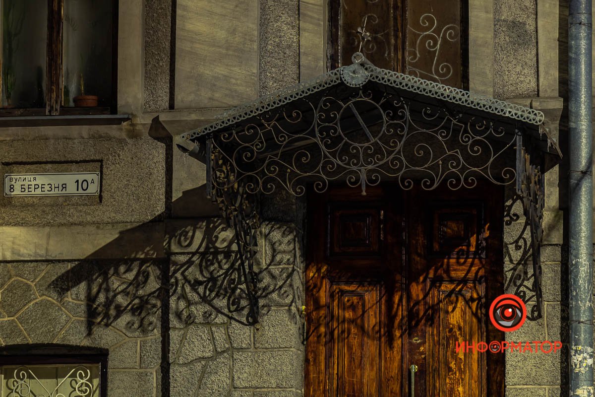 Крыльцо дома конца XIX века