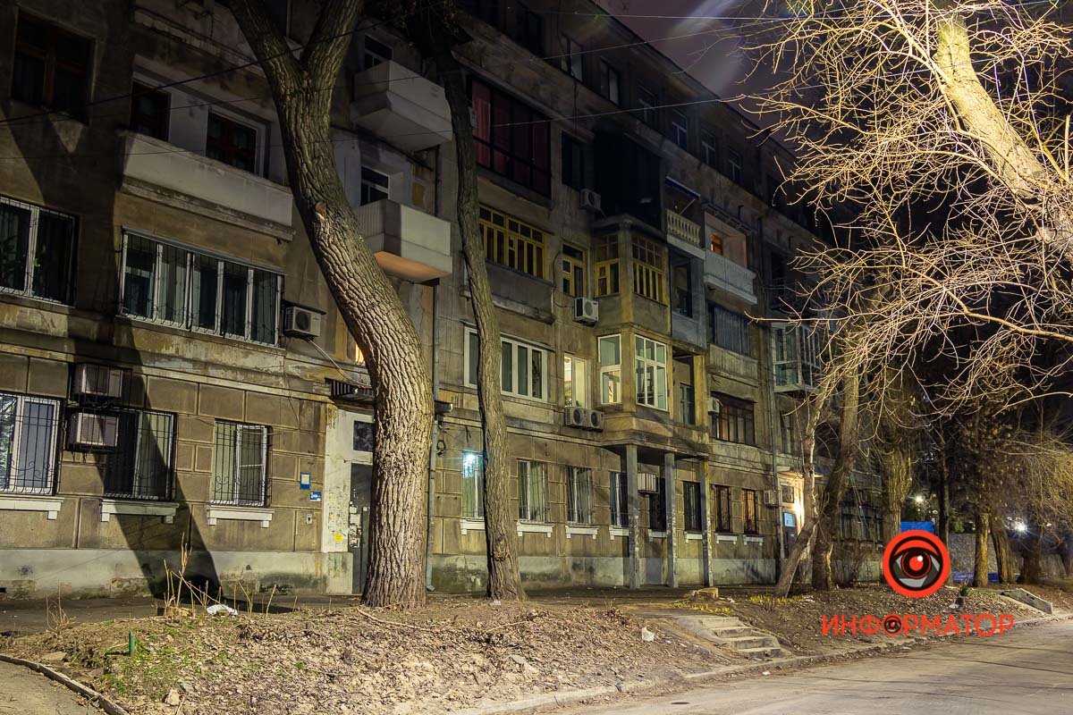 Один из лучших в городе примеров конструктивизма с элементами советского неоклассицизма