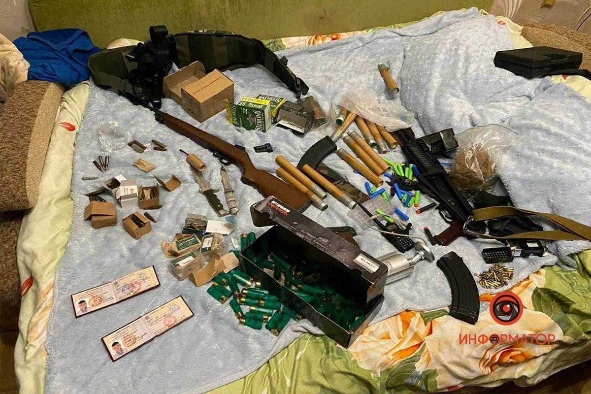 В квартире нашли комплект оружия