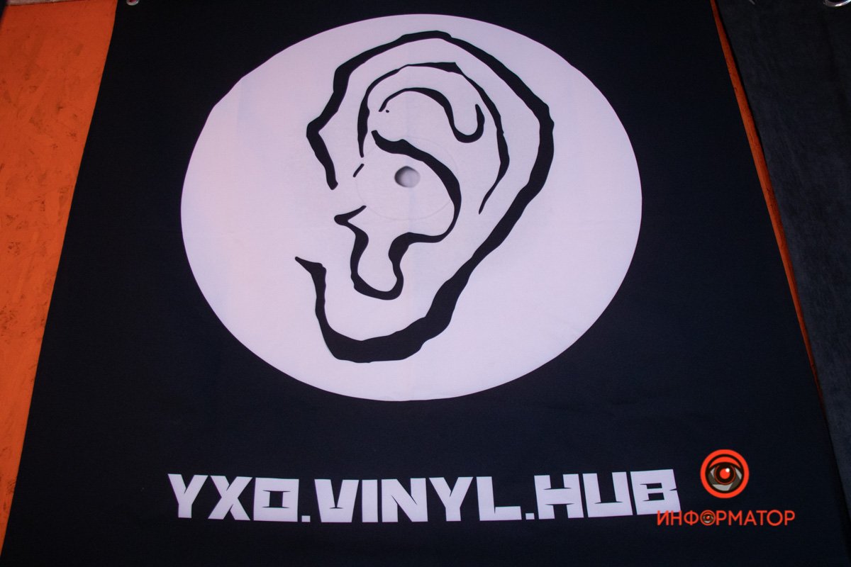 УХО. VINYL. HUB сотрудничает с украинскими дистрибьюторами европейских компаний