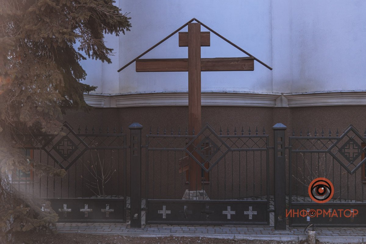 Площадь храмовой части — 381 кв. м., примерно столько же в цокольной части