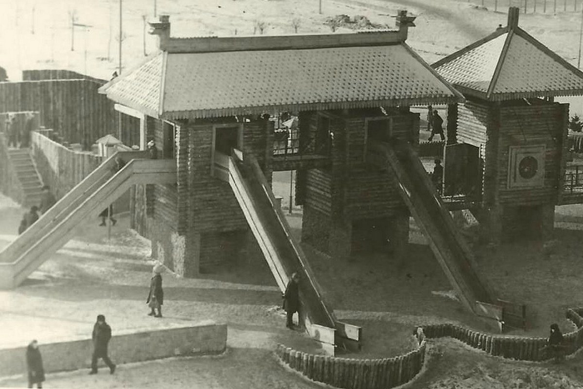 Горки с высоты второго этажа