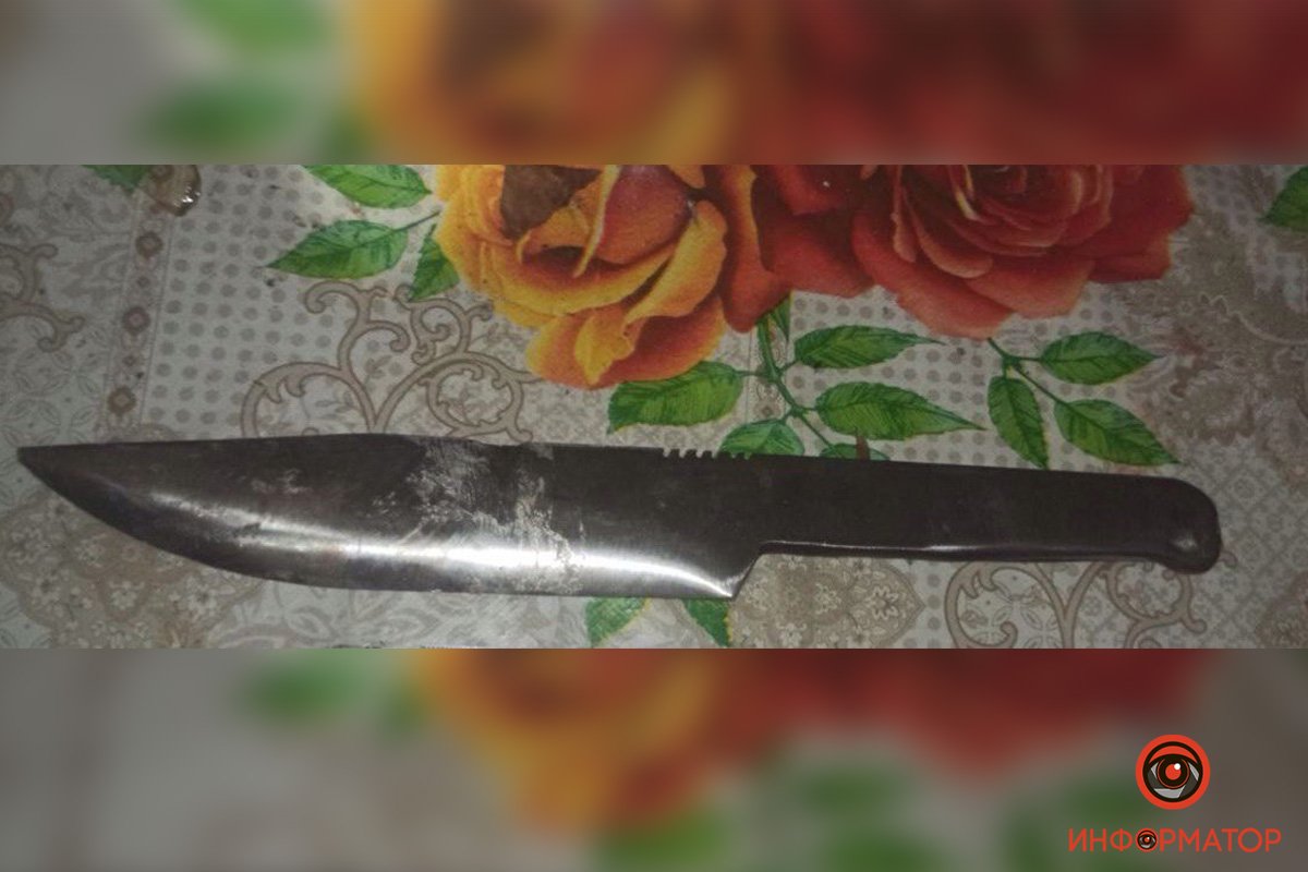 В Днепре на бульваре Славы мужчину ударили ножом в грудь 1