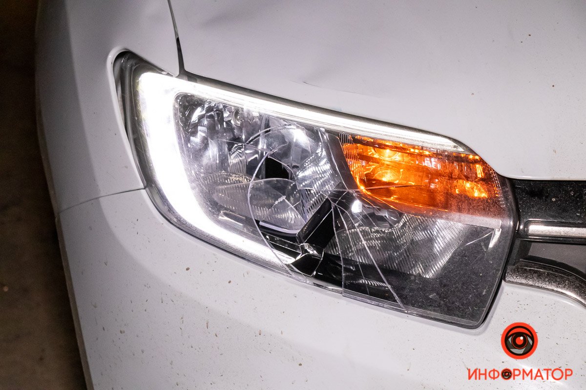 В Днепре на Маяковского мужчина попал под колеса Renault службы такси Bolt 2