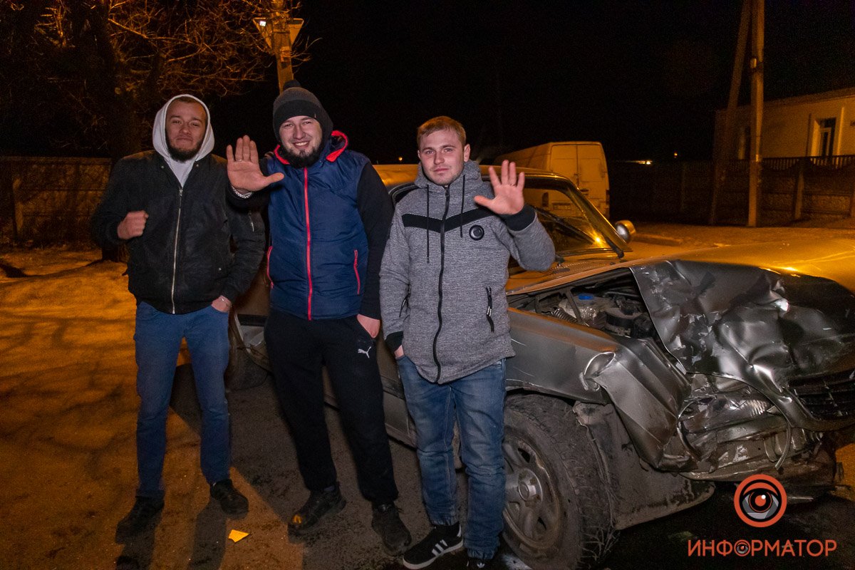Водитель автомобиля ГАЗ-31105 рассказал, что он ехал по улице Давыдова вниз Водитель автомобиля ГАЗ-31105 рассказал, что он ехал по улице Давыдова вниз