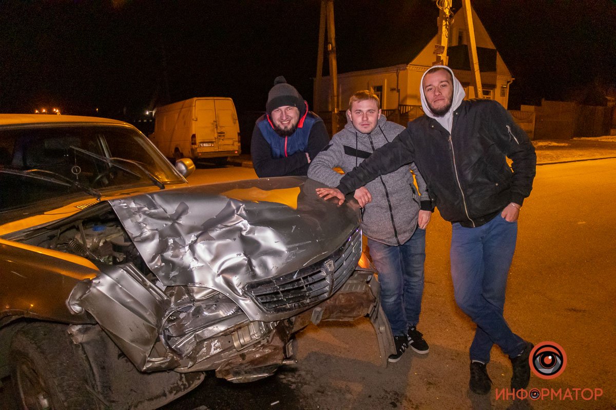 Мужчина за рулем первого авто попытался уйти от удара, но избежать столкновения не удалось Мужчина за рулем первого авто попытался уйти от удара, но избежать столкновения не удалось