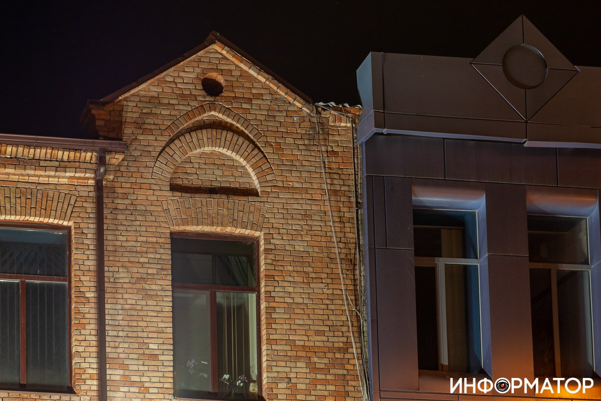 Немножко позаглядывали в окна