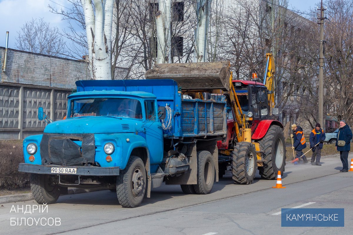 Коммунальные предприятия убирают закрепленные за ними участки Коммунальные предприятия убирают закрепленные за ними участки