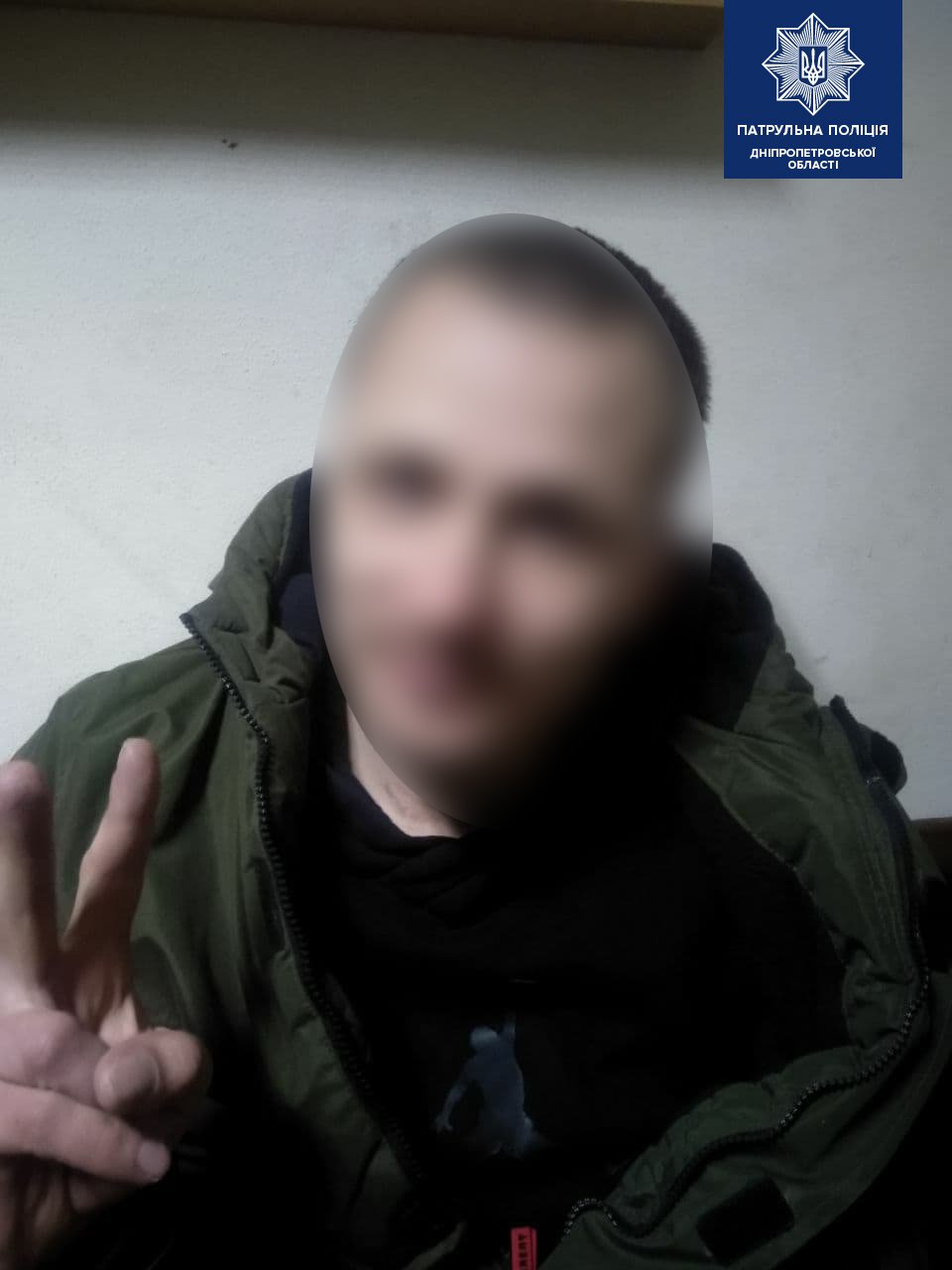 Судя по жесту, ничего не понял, не осознал, и планирует продолжить вести себя как обычно Судя по жесту, ничего не понял, не осознал, и планирует продолжить вести себя как обычно