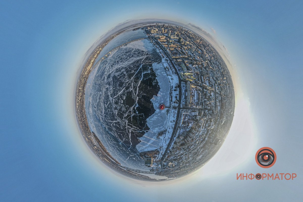 А на этой планете люди живут только на суше и боятся ступить на воду, не зная, что за горизонтом тоже кипит жизнь