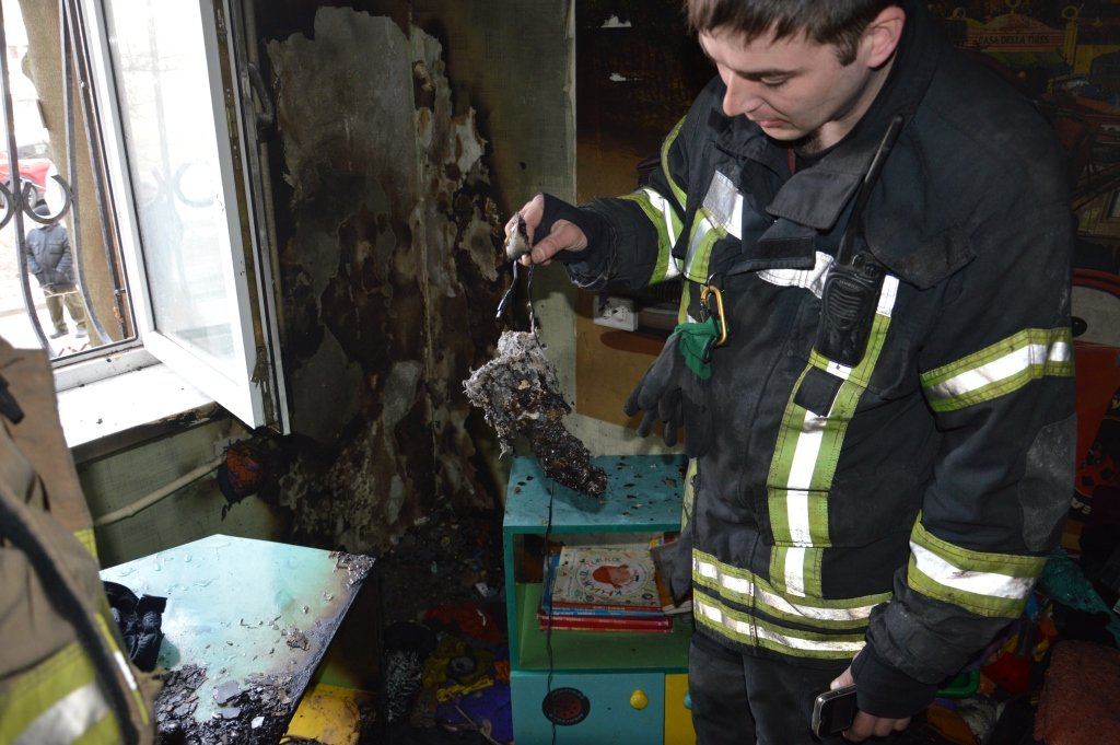 В Днепре на проспекте Героев произошел пожар в детской комнате квартиры В Днепре на проспекте Героев произошел пожар в детской комнате квартиры