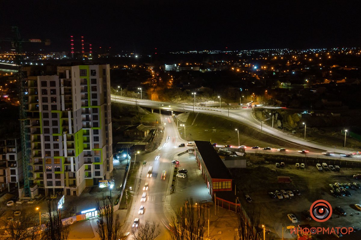 Собралось много машин Собралось много машин