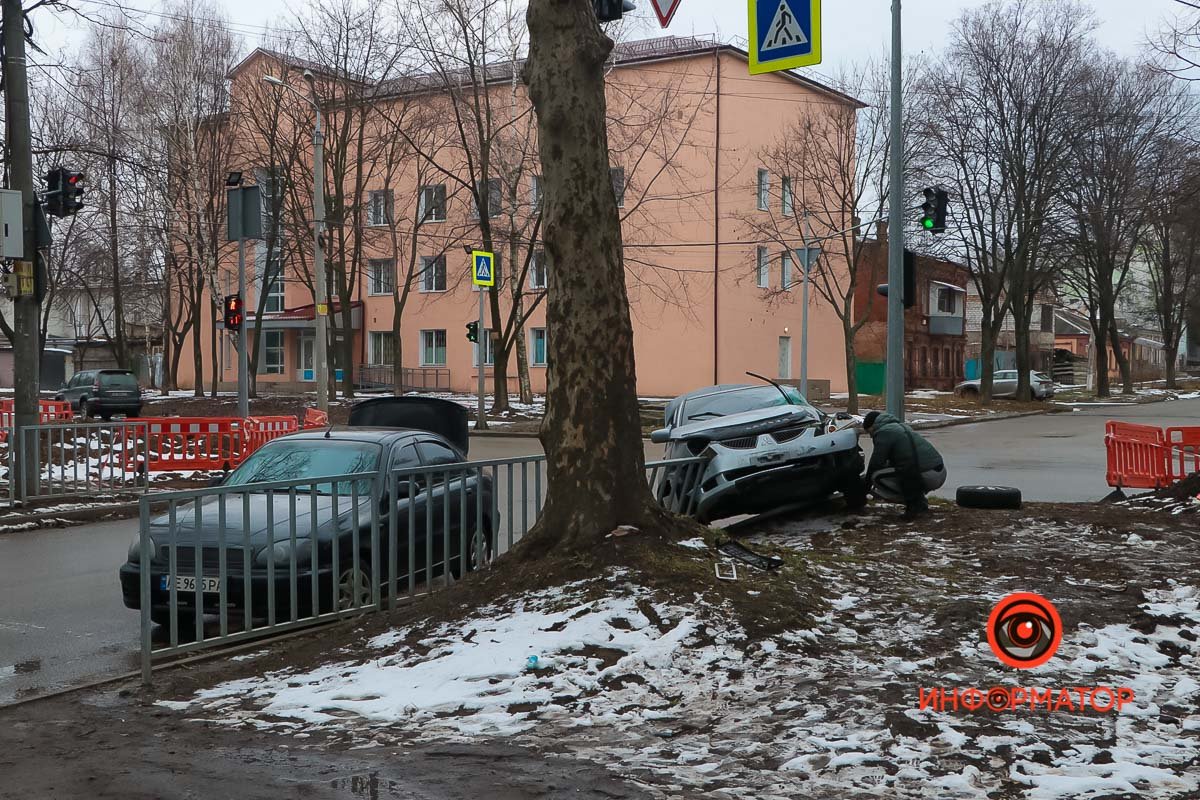 Авария произошла на перекрестке Владимира Антоновича с Философской Авария произошла на перекрестке Владимира Антоновича с Философской