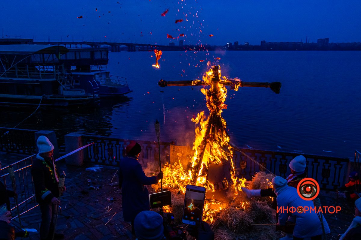 Многие снимали на телефоны Многие снимали на телефоны