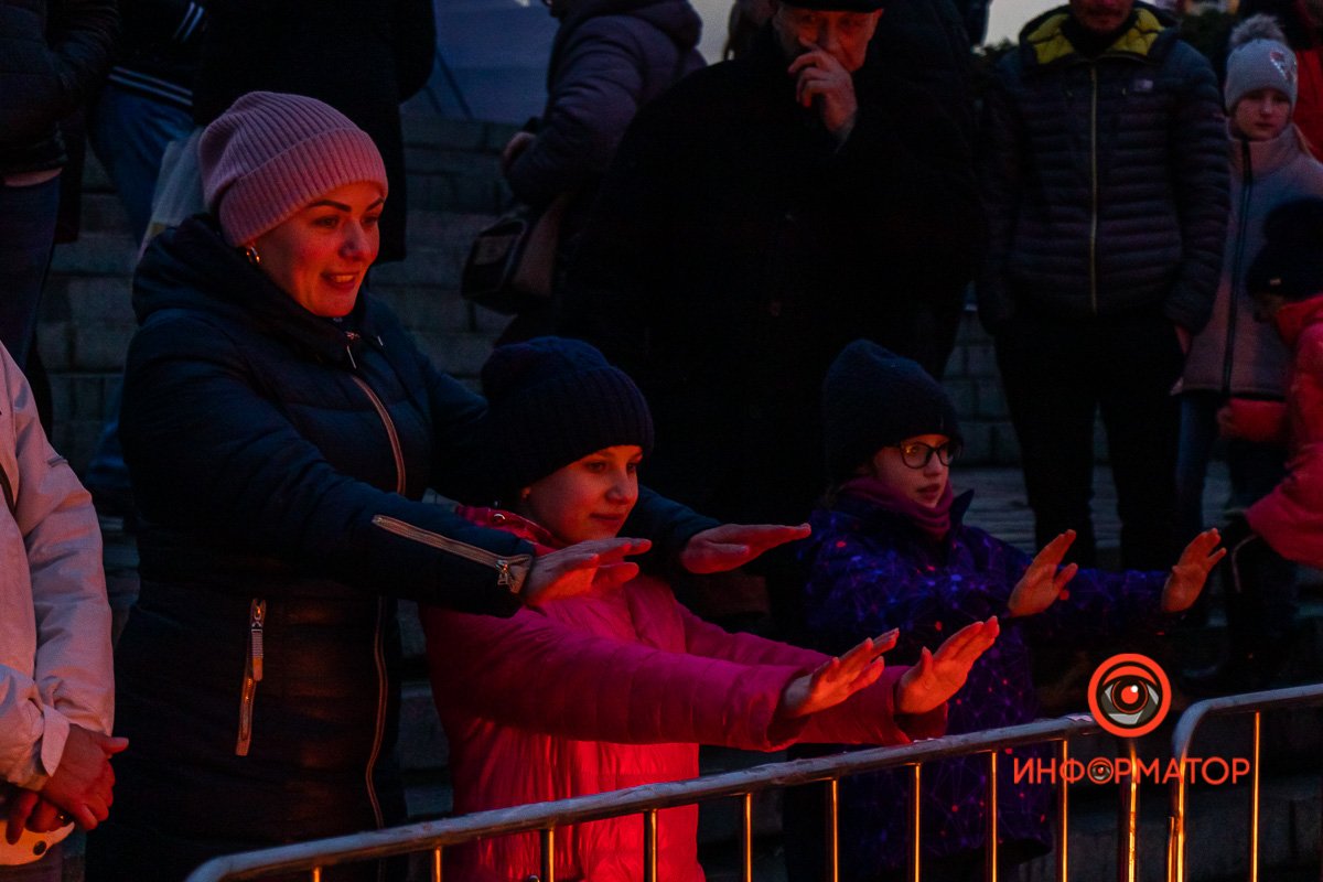 Погреем руки Погреем руки