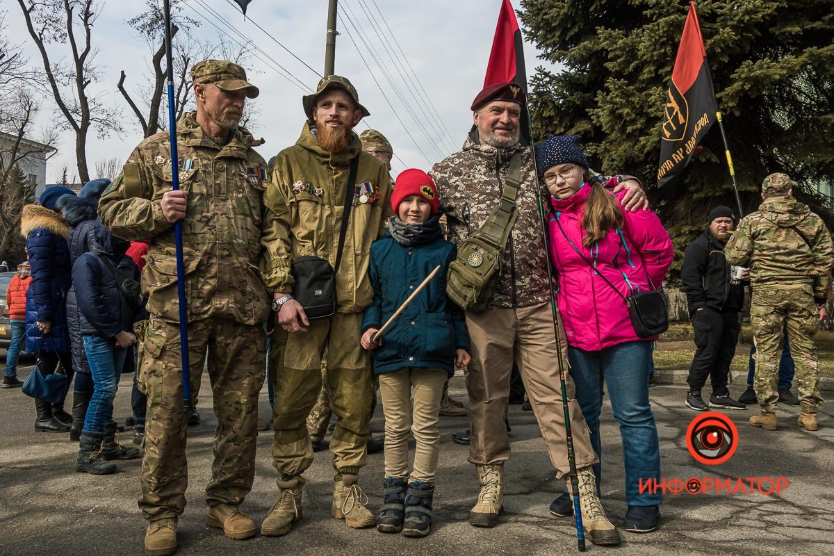 Участники вооружились флагами Украины и флагами подразделений
