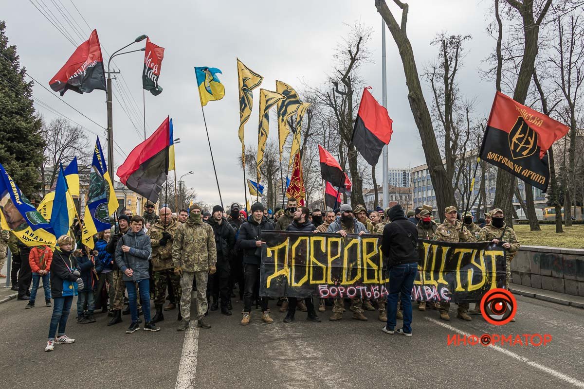 Традиционно марш открылся Гимном Украины, которому вторила сотенная колона