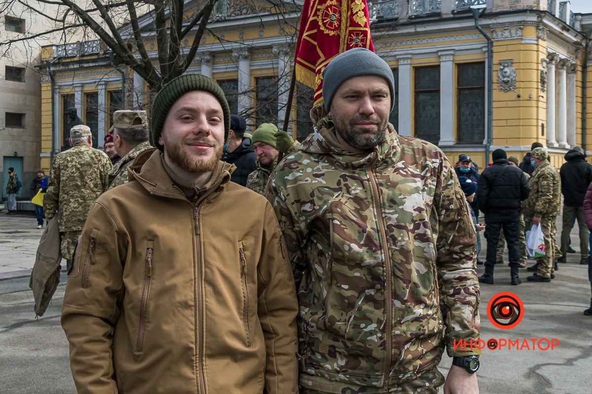 Информатор чувствует безграничную гордость за возможность идти с Героями в одном ряду