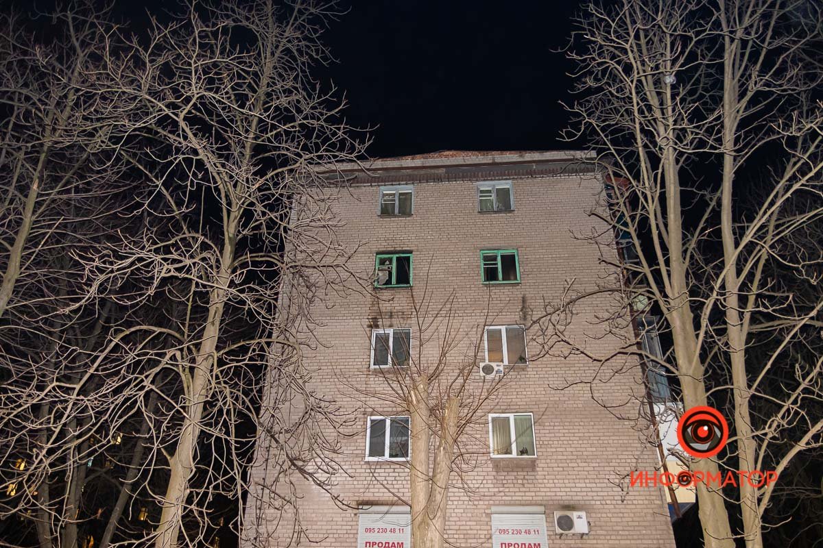 В Днепре в многоэтажке на проспекте Поля горела квартира: дома в этот момент была пожилая женщина 1