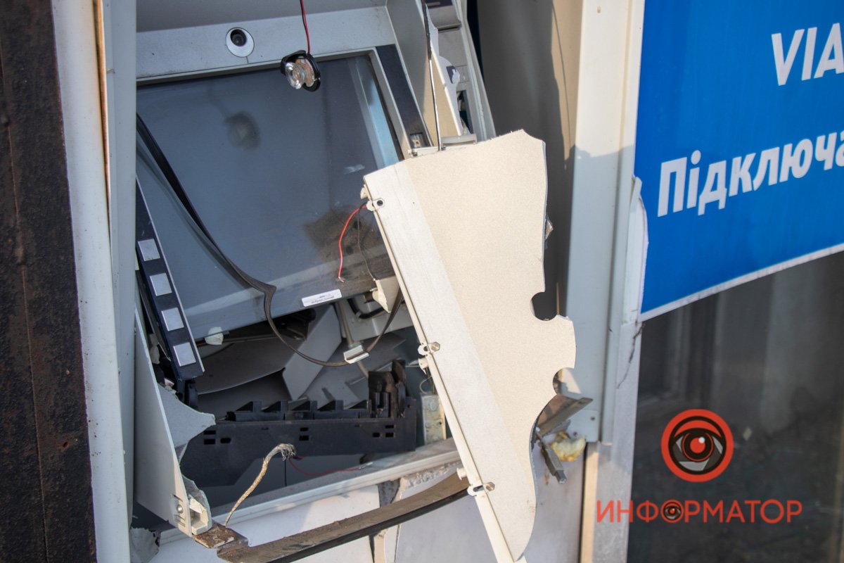 Обломки лежат на дороге Обломки лежат на дороге