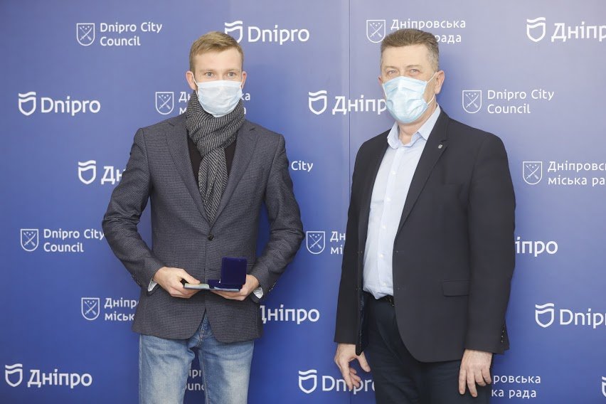 Ко Дню украинского добровольца в горсовете Днепра поздравили бойцов 4