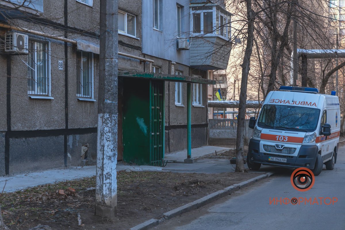 Мужчина выпрыгнул из окна