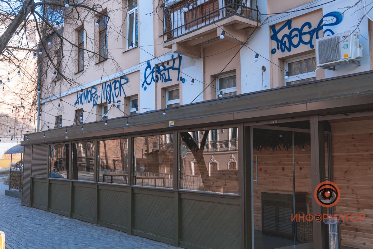 Настанет ли день, когда люди перестанут бросать бычки под ноги и обрисовывать стены? Настанет ли день, когда люди перестанут бросать бычки под ноги и обрисовывать стены?