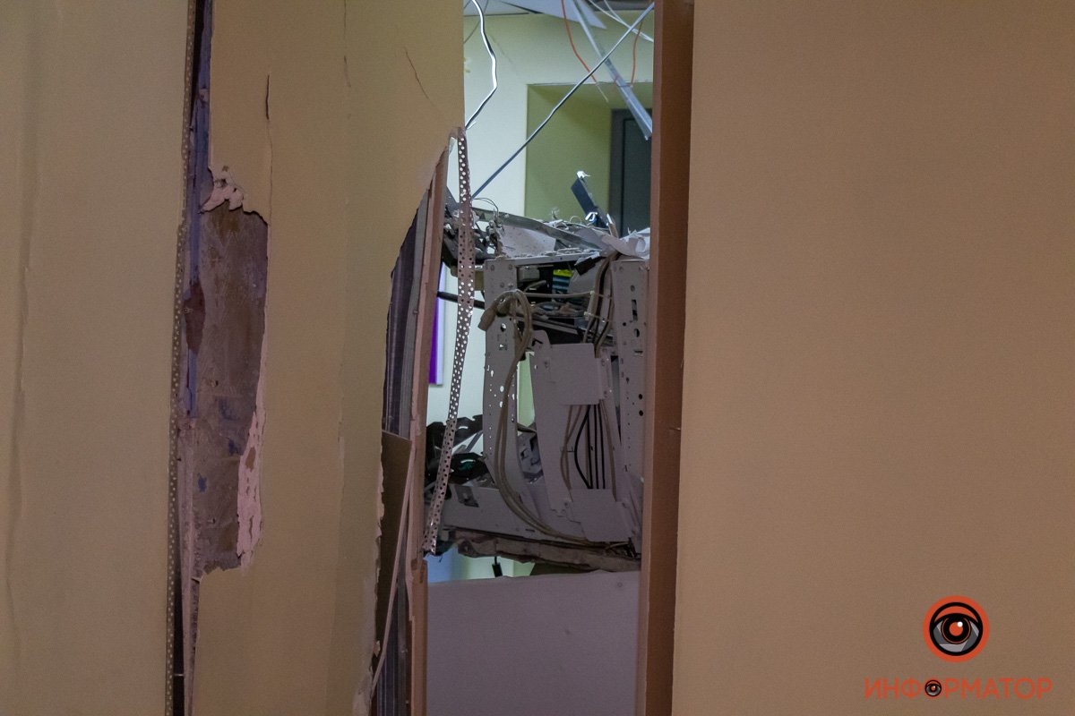 Предварительно, взрыв произошел в районе банкомата