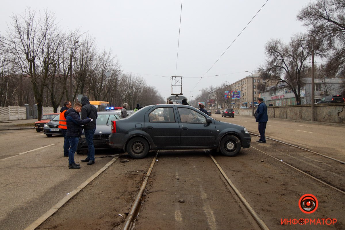 На проспекте Богдана Хмельницкого в районе Банка крови произошла авария На проспекте Богдана Хмельницкого в районе Банка крови произошла авария