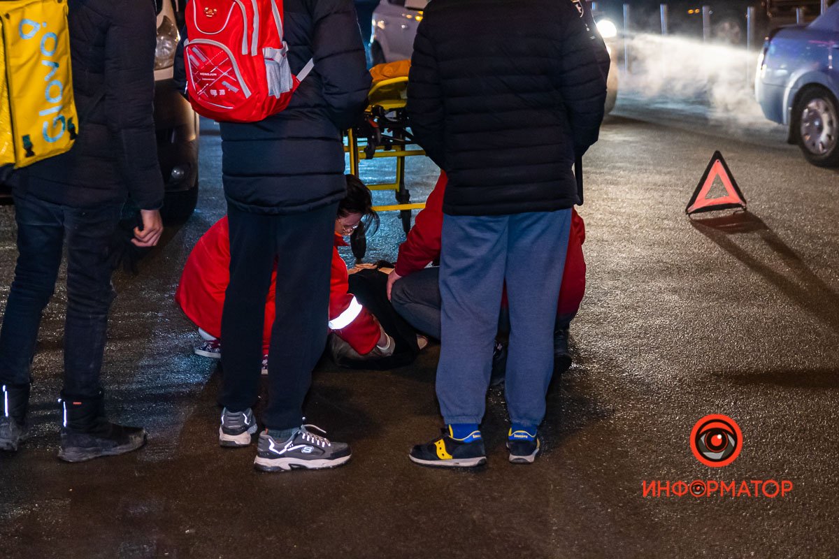 Первую помощь медики оказывали на месте аварии Первую помощь медики оказывали на месте аварии