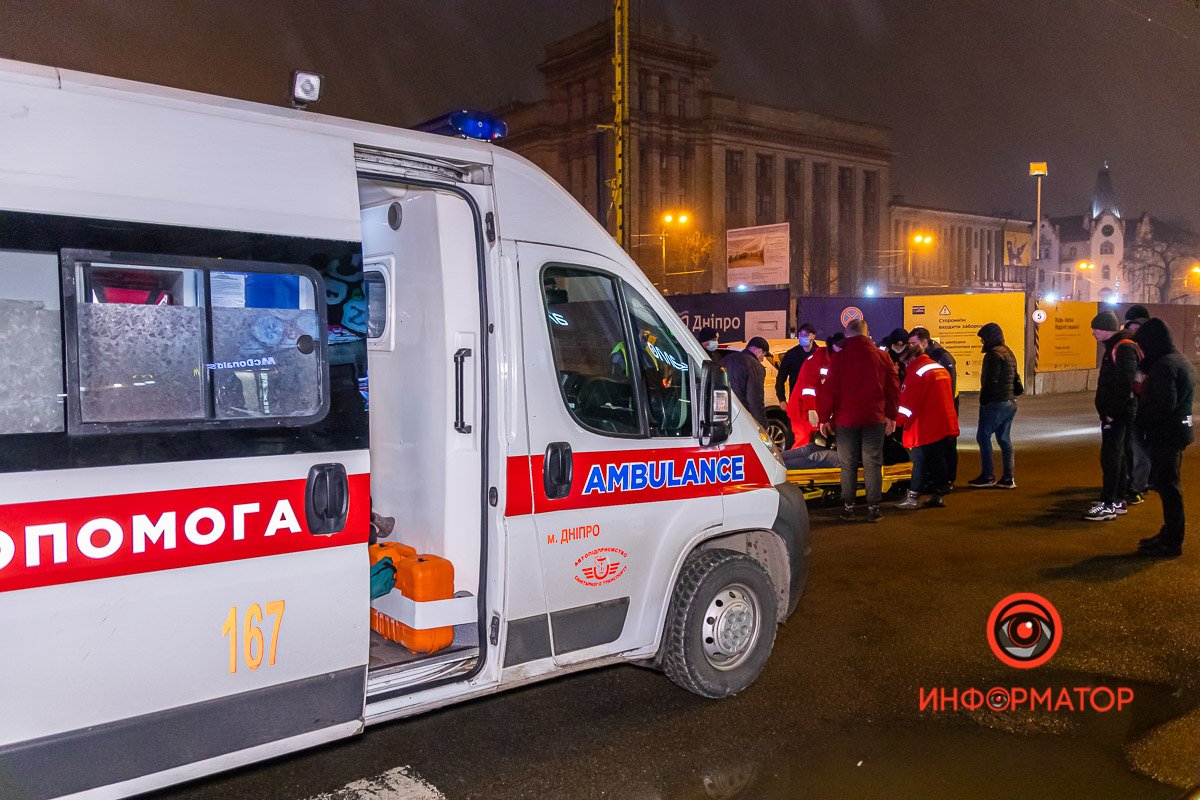 Скорая отвезла пострадавшую в больницу имени Мечникова Скорая отвезла пострадавшую в больницу имени Мечникова