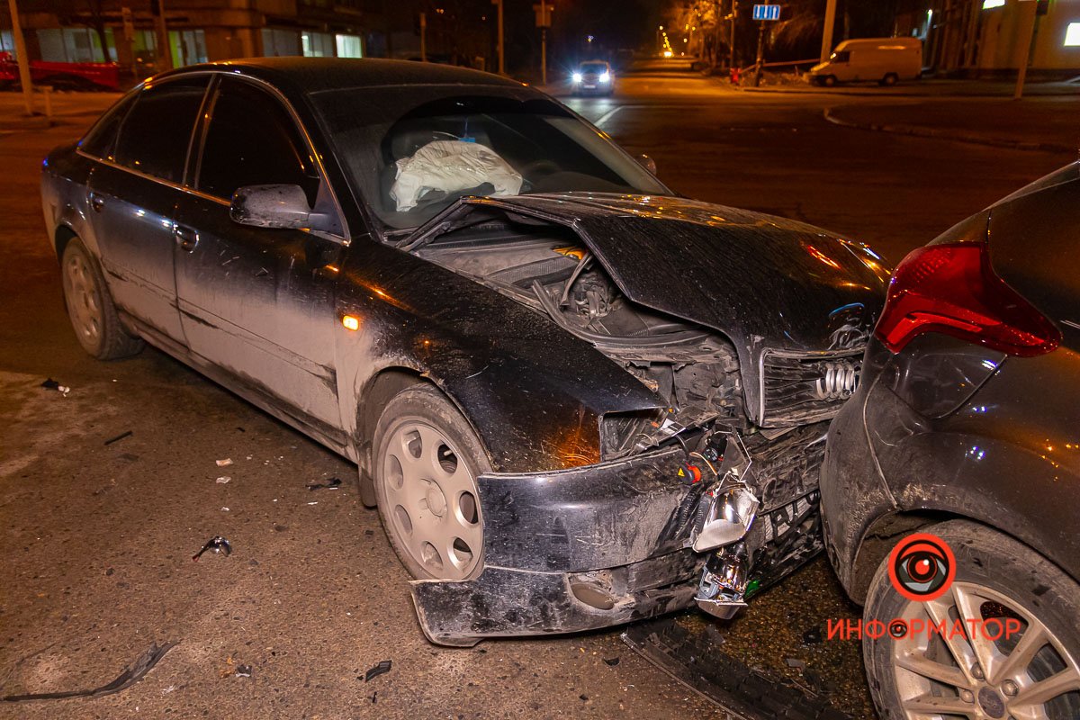 Ожидается приезд следователя по ДТП, он установит обстоятельства аварии Ожидается приезд следователя по ДТП, он установит обстоятельства аварии