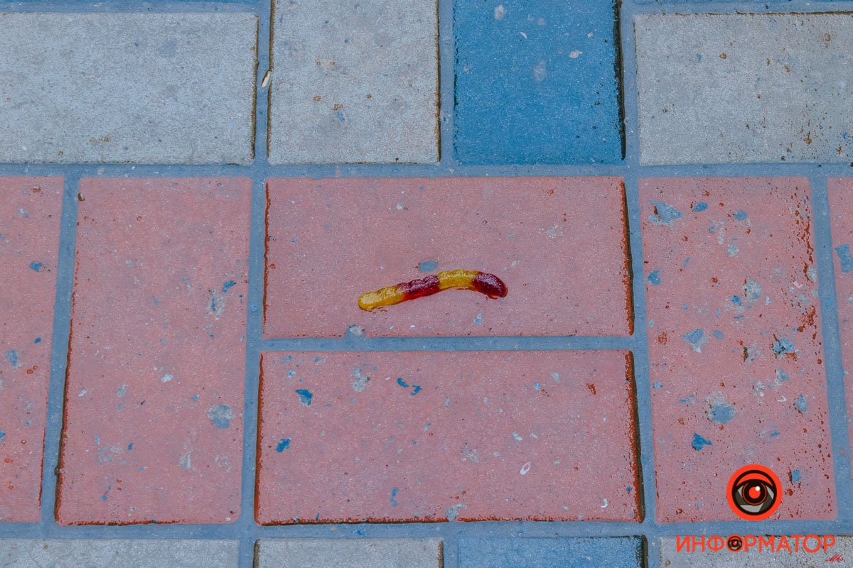 Уползает Уползает