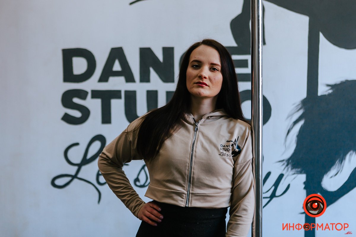Хочу работать тренером по Pole Dance: девушка из Днепра рассказала о синяках, танцах на дорожных знаках и мужчинах-танцорах 12