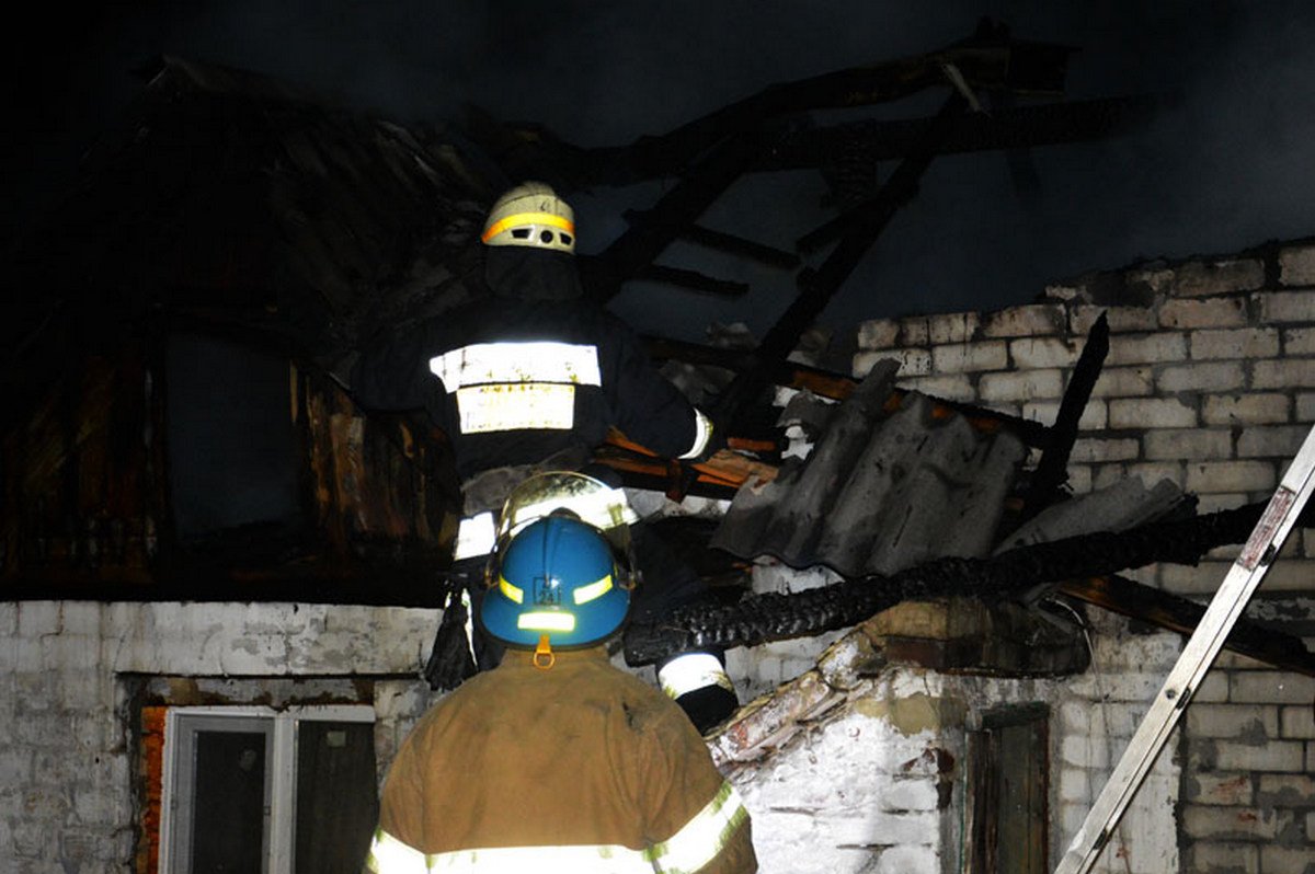 На Крутогорной полыхал частный дом На Крутогорной полыхал частный дом