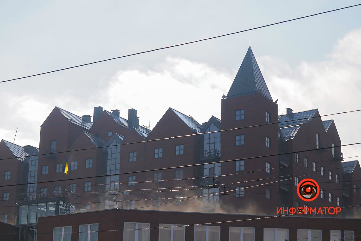 Снег быстро начал таять Снег быстро начал таять