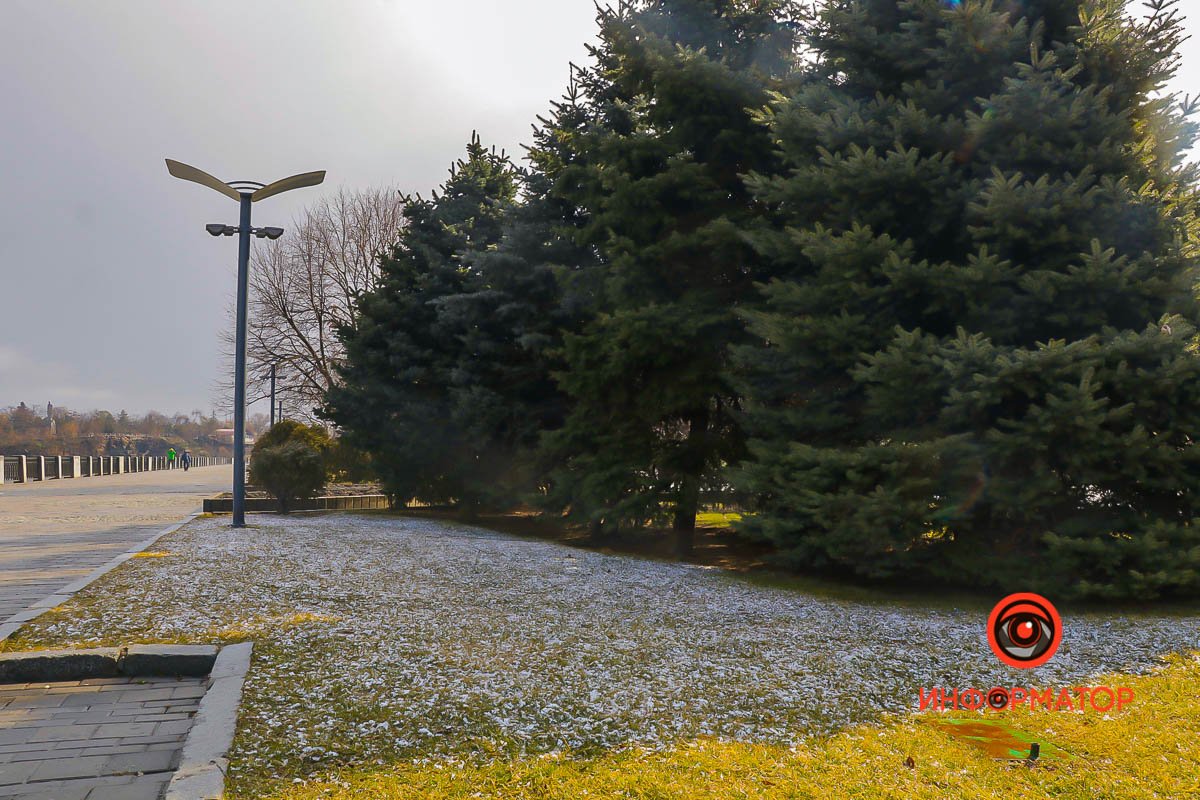 В тени белое одеяние продержалось чуть дольше В тени белое одеяние продержалось чуть дольше