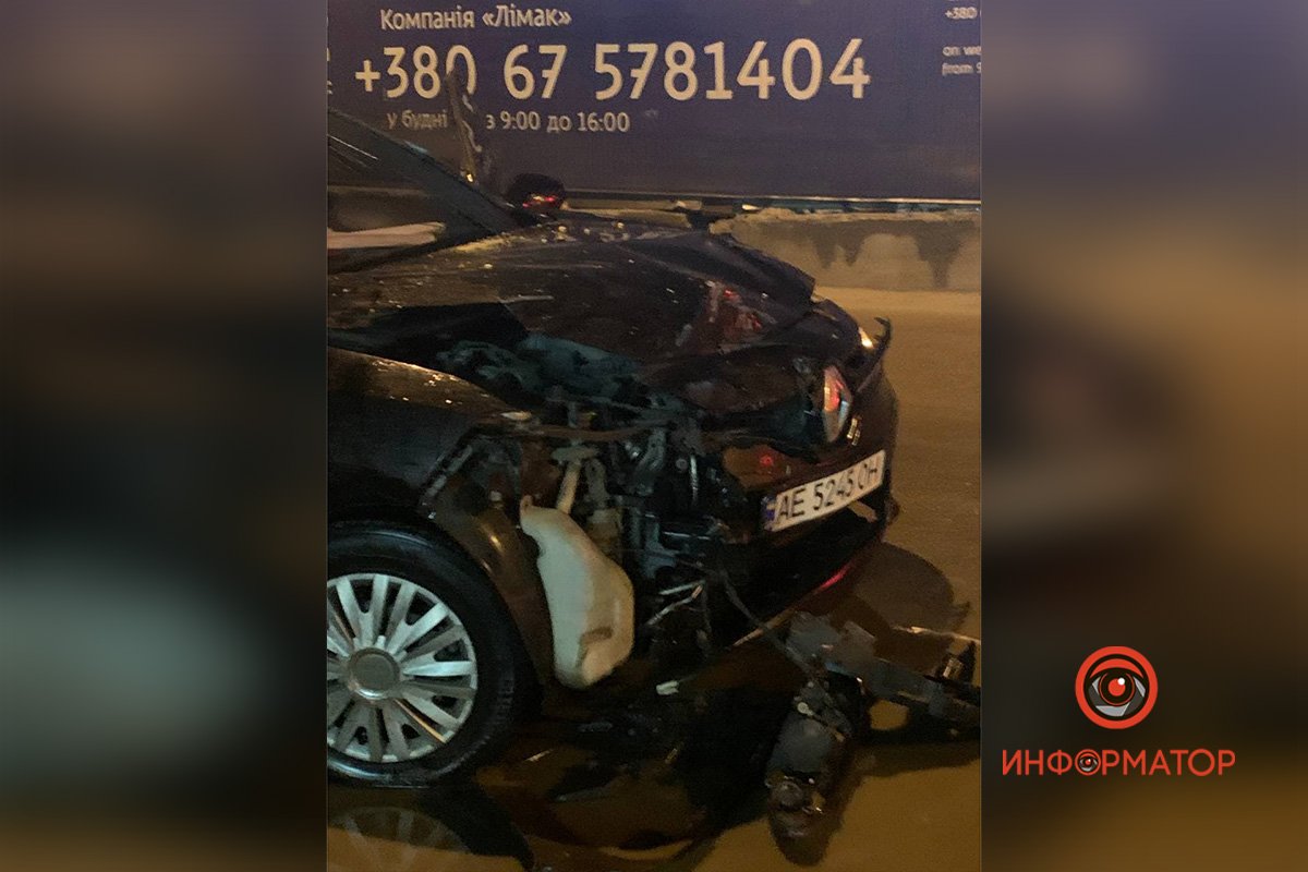 Пьяный водитель врезался в дерево