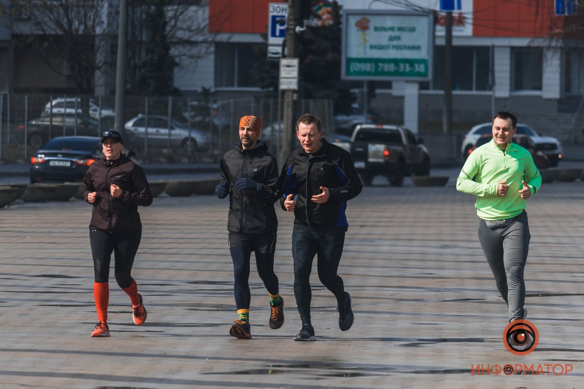 Другим же легче бежится в компании